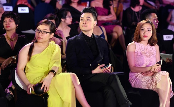 Ca sỹ Quang Vinh cũng có mặt từ rất sớm trên hàng ghế Front Row của Eva de Eva Đẹp Fashion Runway 3.