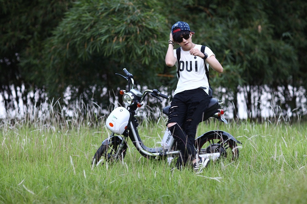 My nam Be Tran lang tu ben xe dien hinh anh