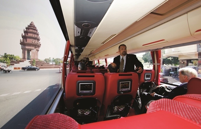 Du lich toi dat nuoc chua thap bang xe limo bus hinh anh