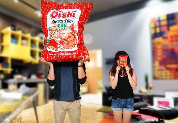 San 'vat pham' lon la goi snack Oishi khong lo hinh anh