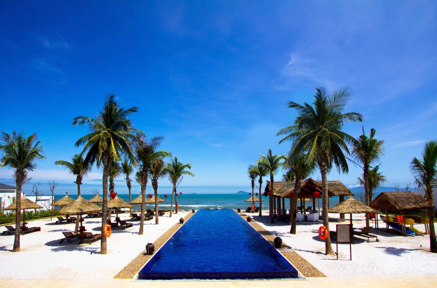 Chỉ sau 2 năm kể từ khi chính thức đi vào hoạt động (tháng 3/2012), đây là lần thứ 2 liên tiếp khu nghỉ dưỡng cao cấp Sunrise Hội An đón nhận The Guide Awards.