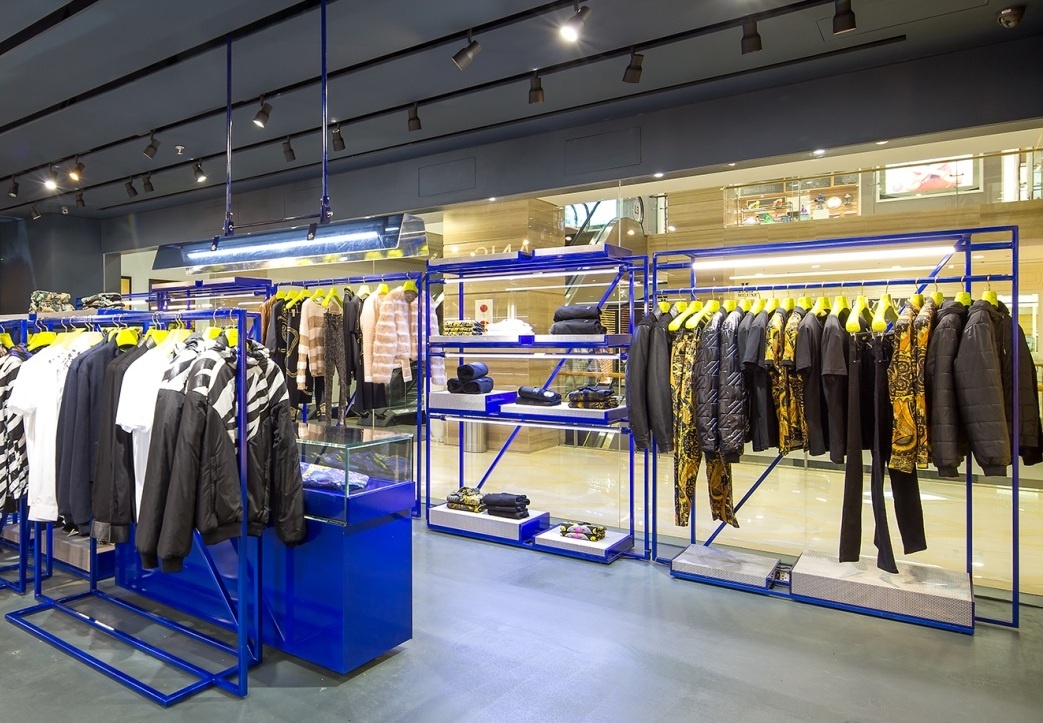 Versace Jeans khai truong cua hang moi tai TP.HCM hinh anh