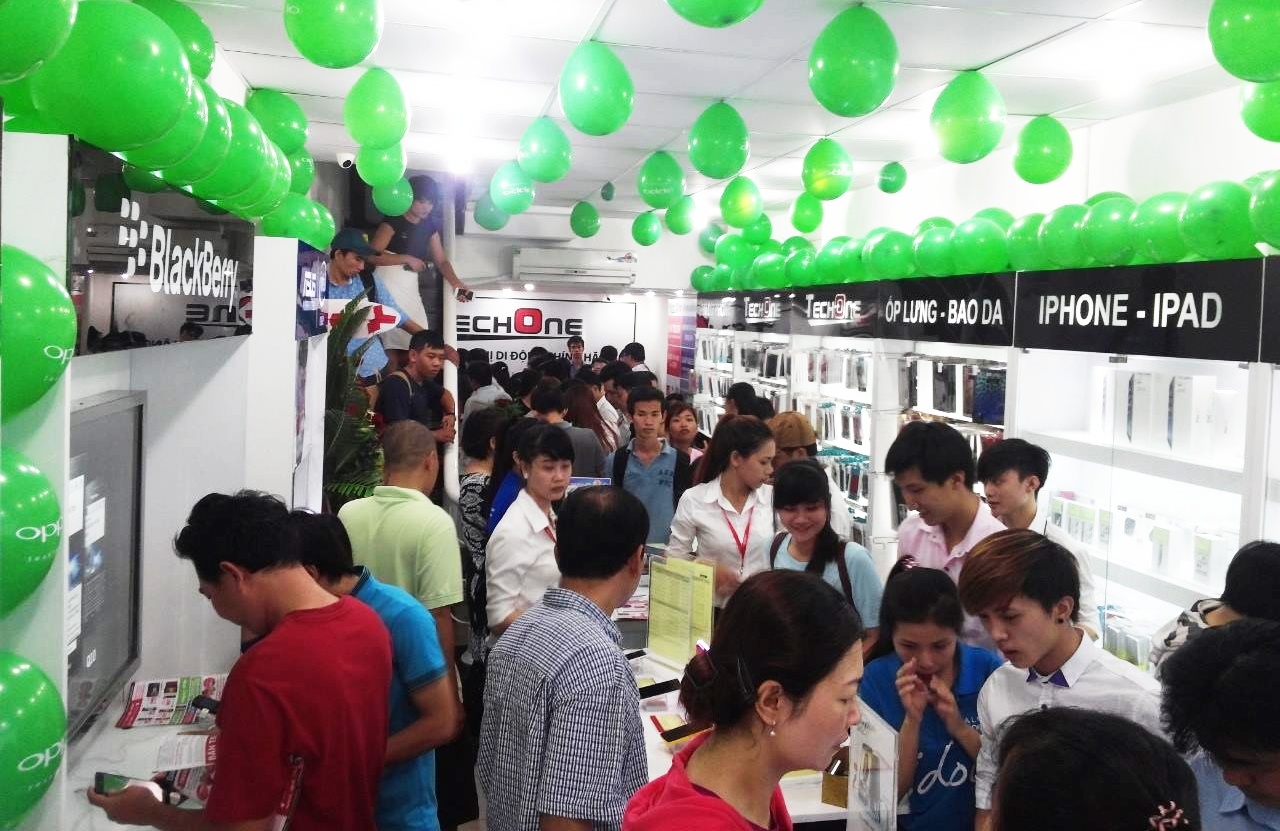 TechOne khai truong showroom thu 10, khuyen mai lon hinh anh