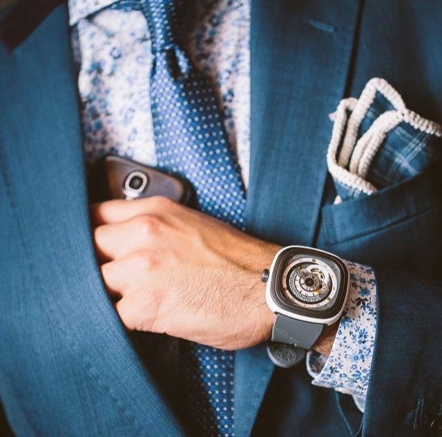 Phong cach cuon hut cua dong ho SevenFriday P3-3 hinh anh