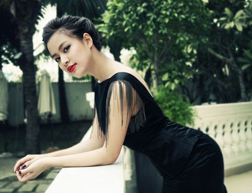 Hoang Thuy Linh do ve goi cam voi Huong Giang Idol hinh anh