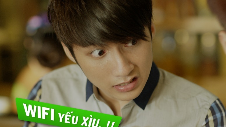 Wifi yếu khiến anh chàng lo lắng không biết gửi hình selfie “trả bài” như thế nào.