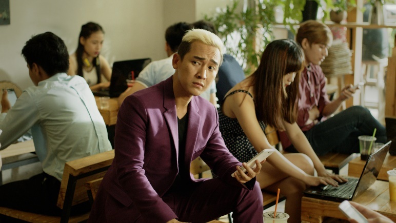 Vẻ mặt của Hứa Vĩ Văn trước sự thách thức từ Sơn Tùng.