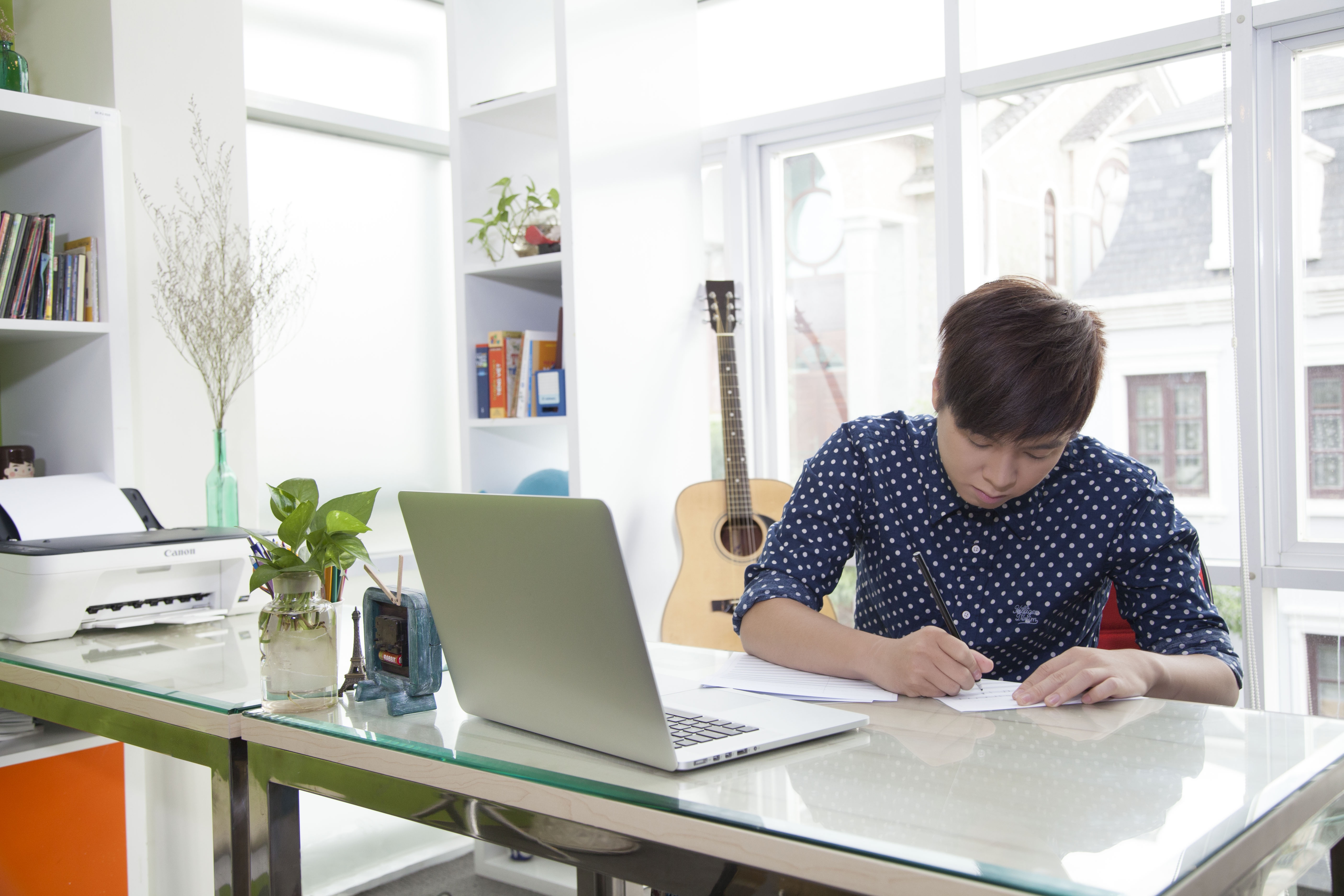 Phạm Toàn Thắng có phong cách sáng tác khá đa dạng cả về đề tài lẫn chất nhạc.