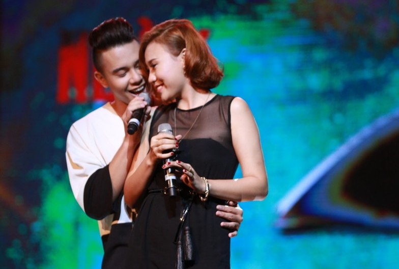 Dong Hung - Phuong Linh ke chuyen suyt ngat khi quay MV hinh anh