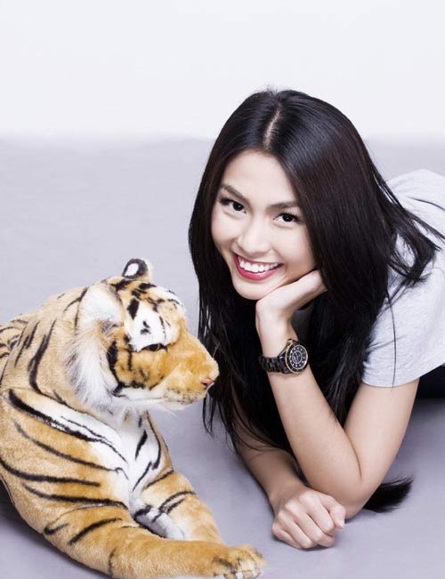 Mỹ nhân tuổi Dần cũng ít khi thay đổi kiểu và hạn chế tối đa việc nhuộm, đánh rối để tránh hư tổn cho tóc.