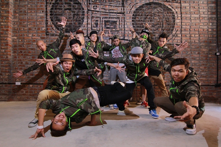 S.I.N.E là một trong những nhóm nhảy có lượng fan hùng hậu nhất hiện nay.