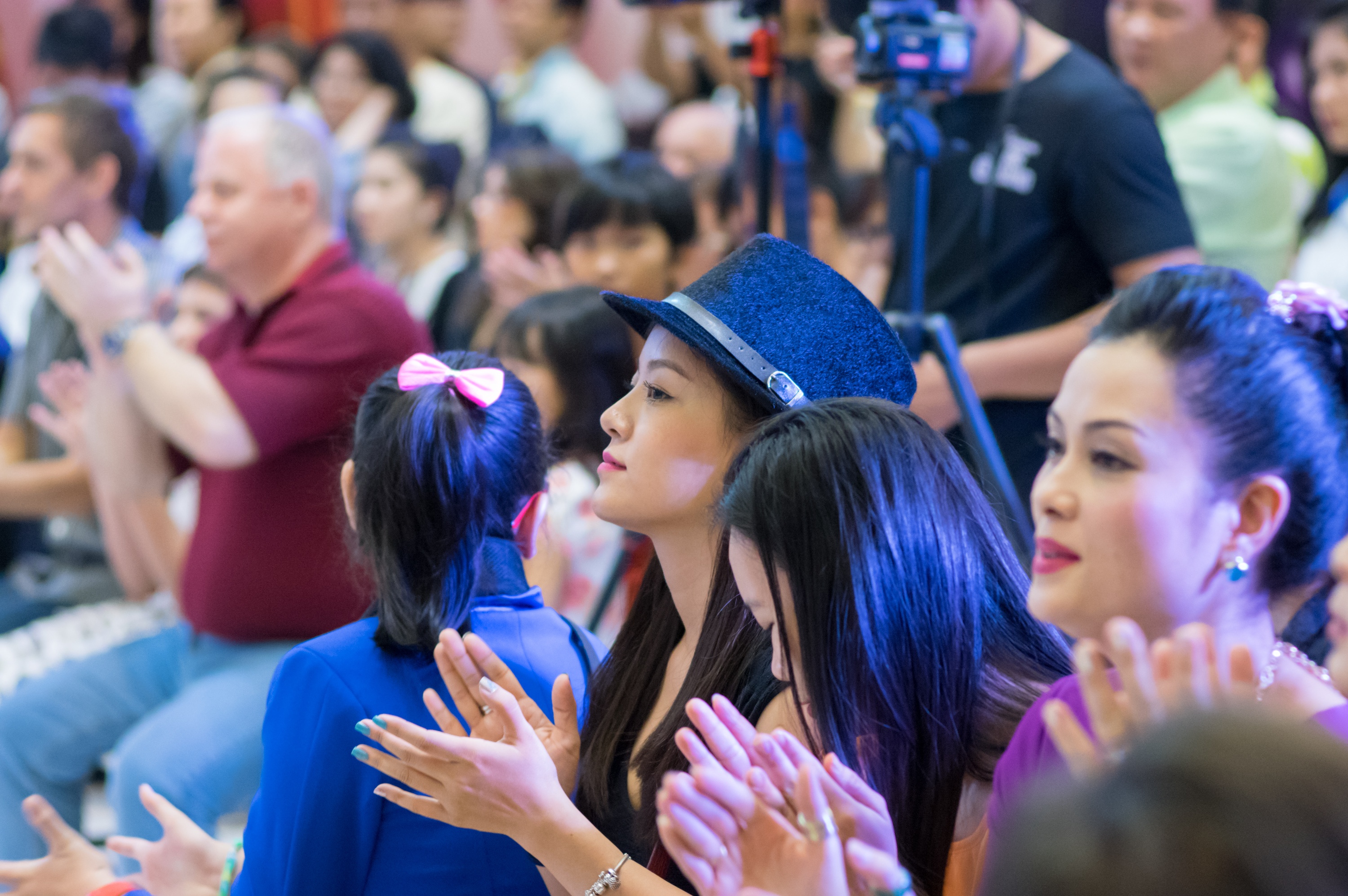 Gia đình của Trần Mạnh Tuấn cũng luôn có mặt trong các đêm diễn.