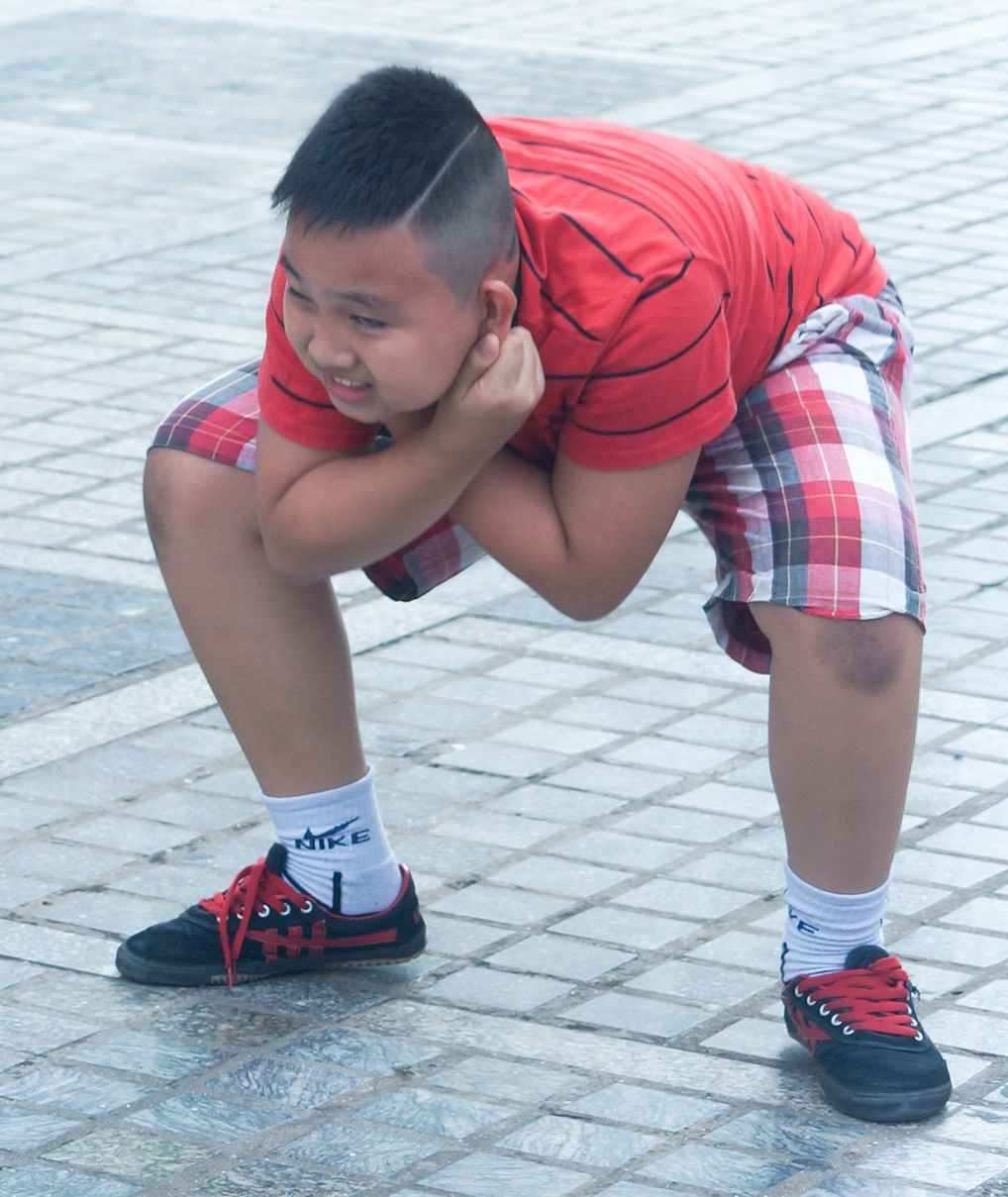 Gặp gỡ cậu bé mũm mĩm Nguyễn Quang Thái - học sinh lớp 5 đang chơi bóng bàn với các bạn. Trong em toát lên sự say mê và hứng thú với các pha giao bóng, đỡ bóng.