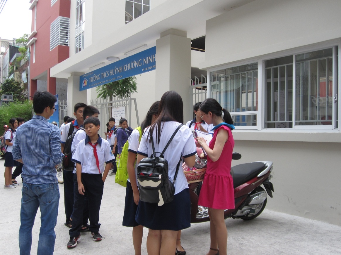 Teen girl TP.HCM: “Nước hoa Izzi First Crush mới thơm thật”.