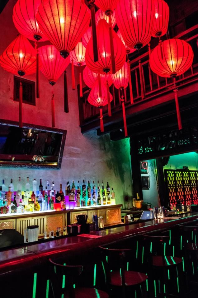 Lối bài trí kết hợp giữa cổ điển và hiện đại tạo nên dấu ấn riêng cho Q Bar.