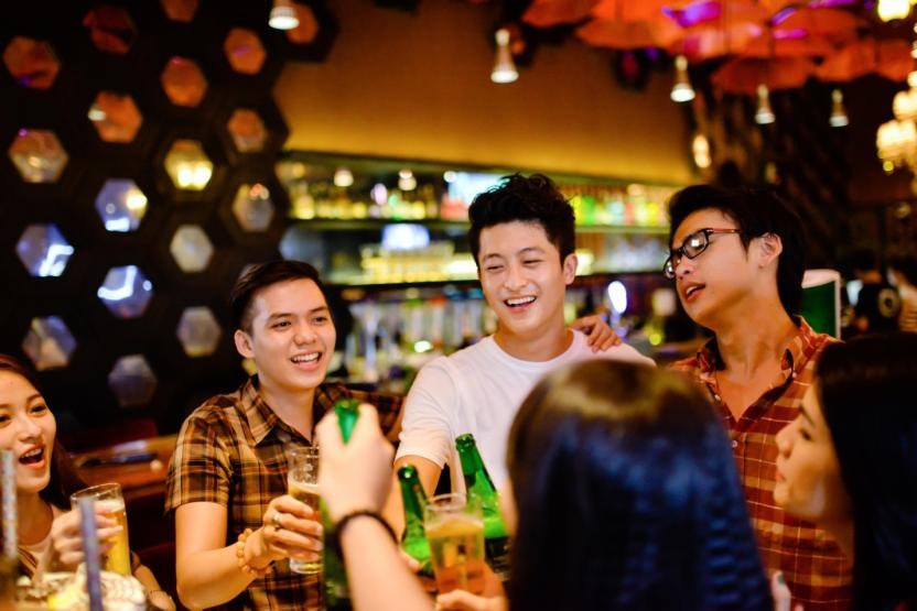 Cảm nhận cuộc sống nhộn nhịp của Đà Nẵng về đêm tại OQ Bar. 