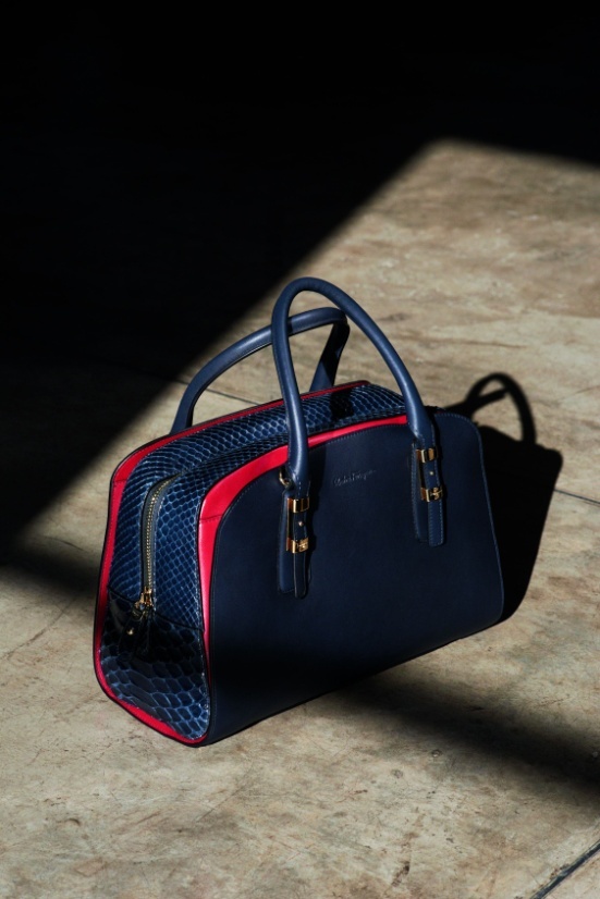 Crazy Sale hang hieu cung DAFC hinh anh