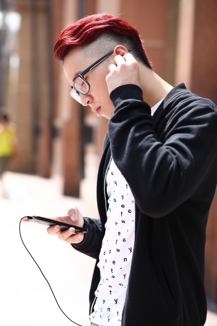    Quan điểm sáng tác của Karik hiện nay là “lạc quan” và “cứ là mình”.