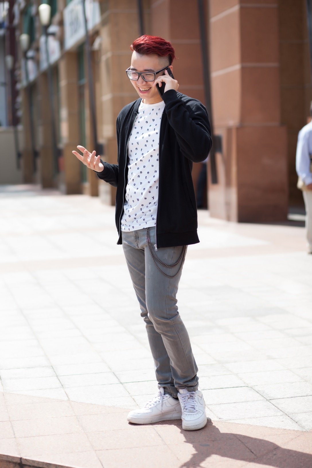 Đen là tông màu yêu thích của Karik.