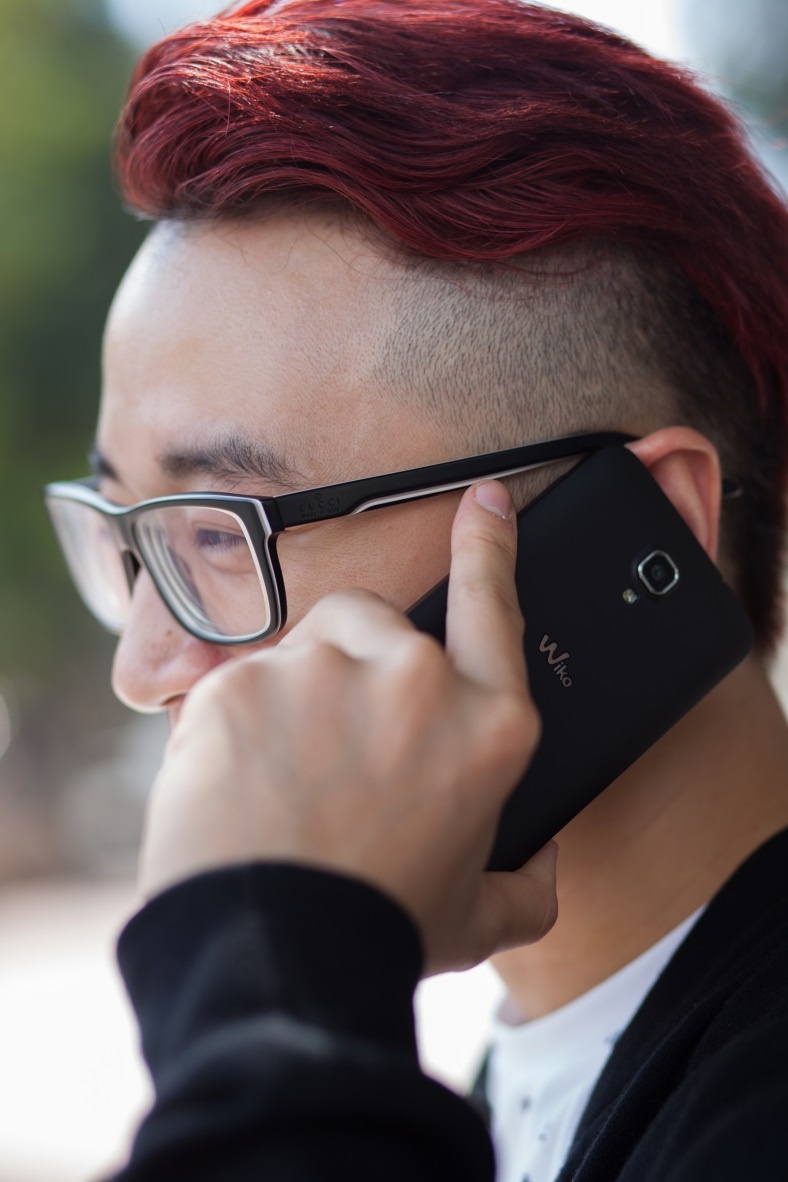 Wiko Bloom đen là chiếc điện thoại thân thiết luôn bên Karik thời gian qua.