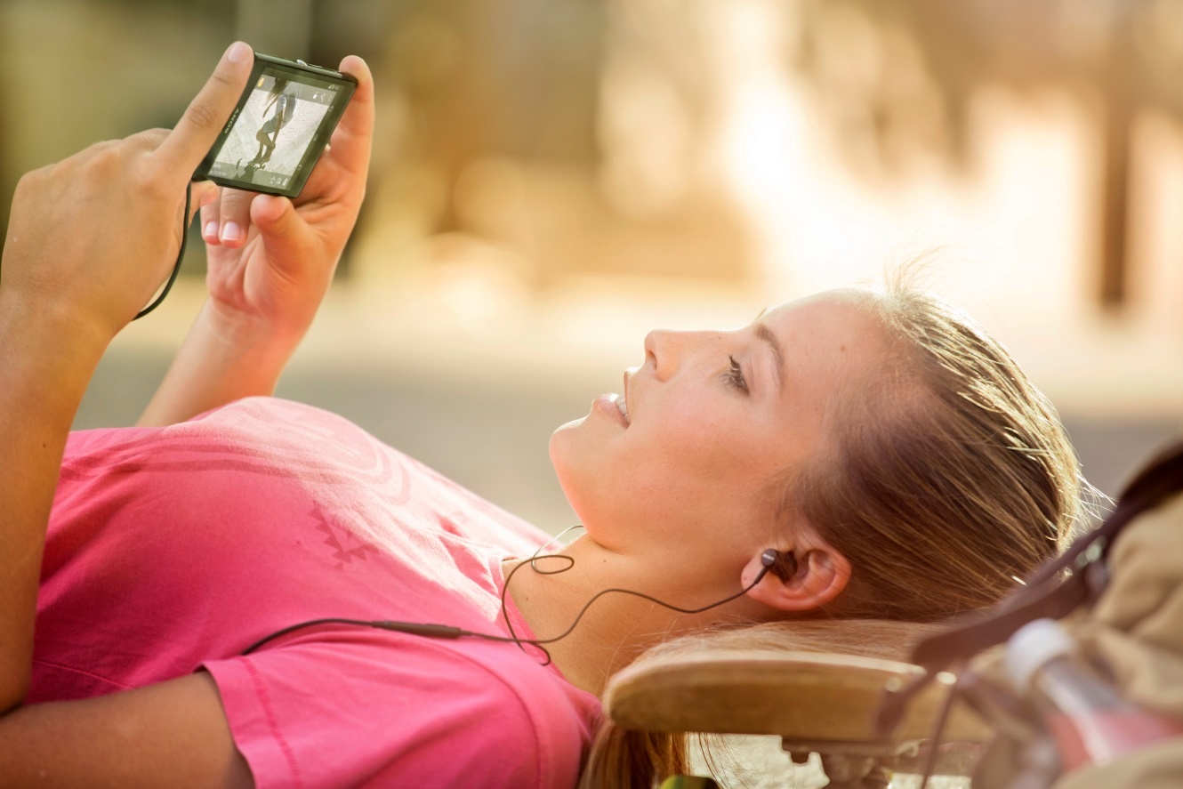 Xperia M2 với thiết kế đơn giản nhưng tin tế.