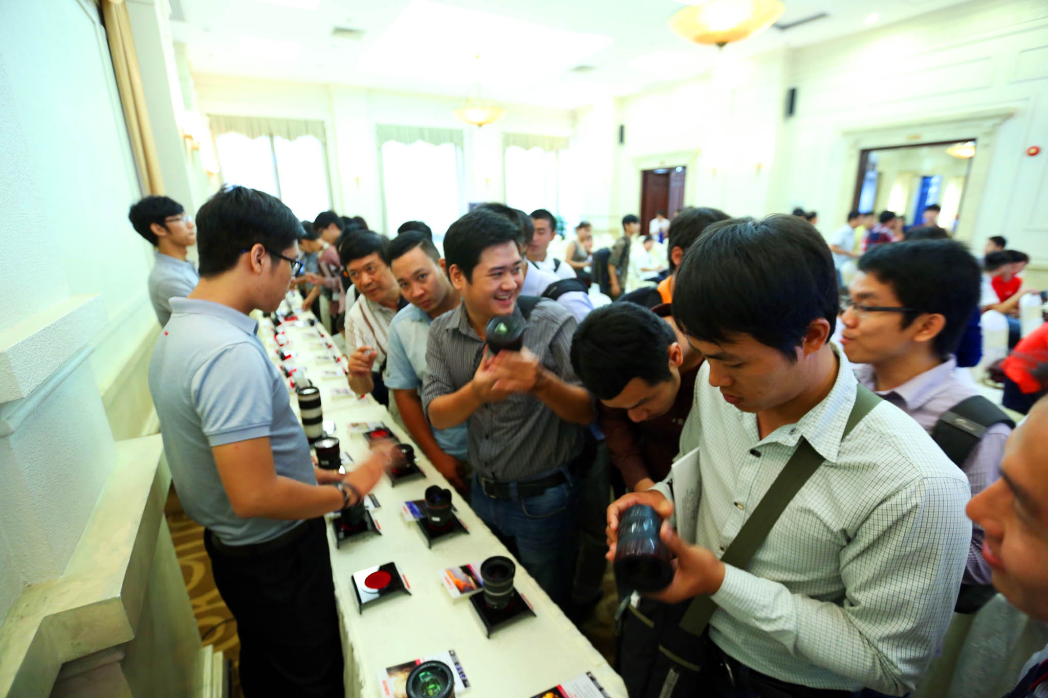 Canon mang ki nang nhiep anh chuyen nghiep den Can Tho hinh anh