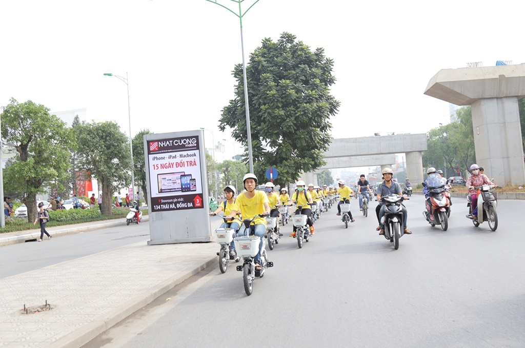 Đoàn xe xuất phát từ 6h30 sáng đi qua nhiều tuyến phố chính trong thành phố như Đinh Tiên Hoàng, Điện Biên Phủ, Nguyễn Trãi…với quãng đường 14km.