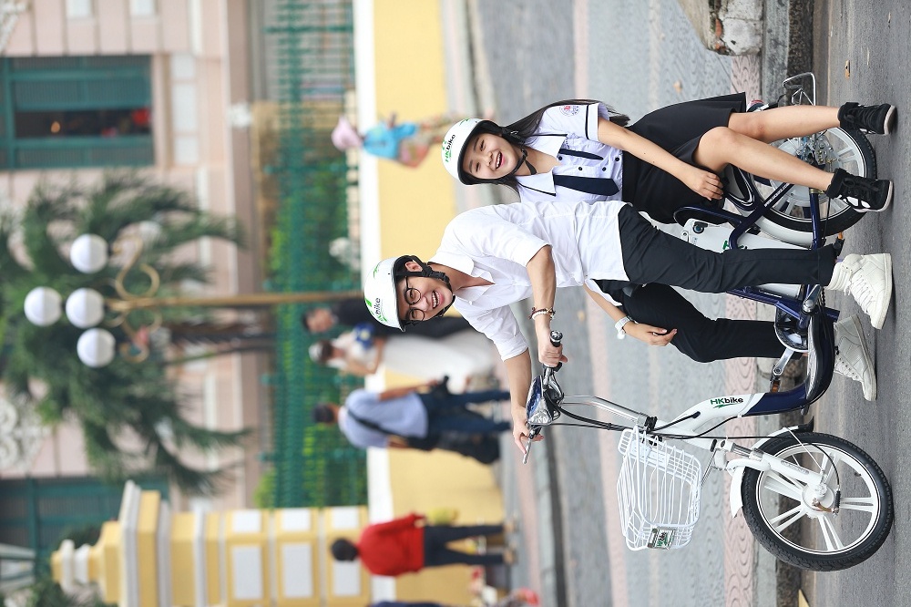 Xe đạp điện gọn nhẹ, tiện lợi khi muốn dừng hay đậu xe.