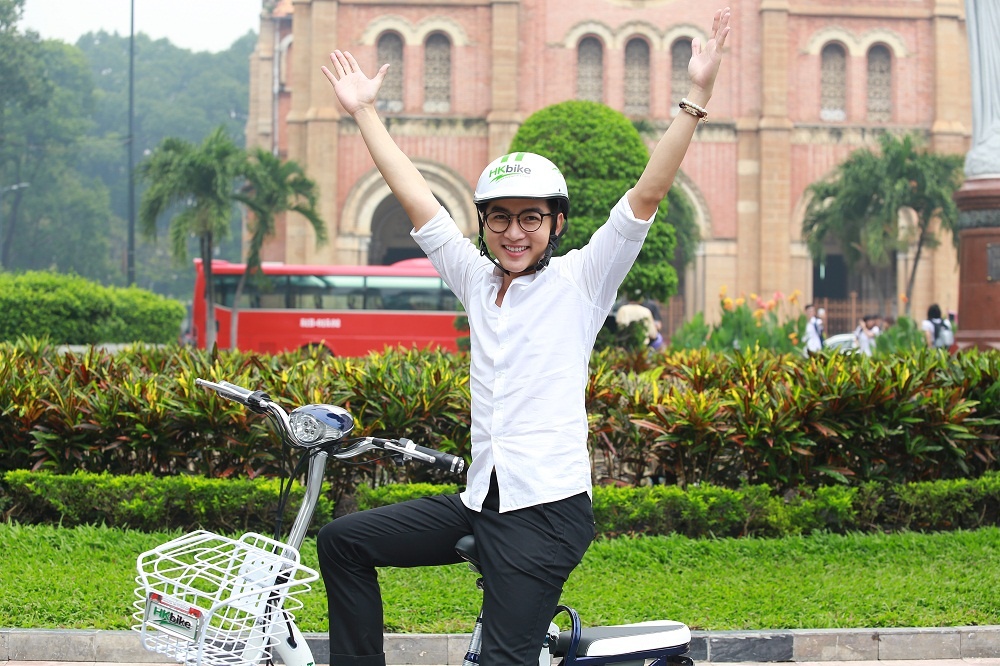 Ngay cả phái đầu đinh cũng thích mê xe đạp điện.