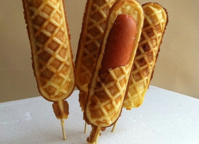 An thu hot dog kem que doc dao gia 19.000 dong hinh anh