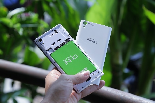 Smartphone khoe, pin ben cho nam gioi hinh anh