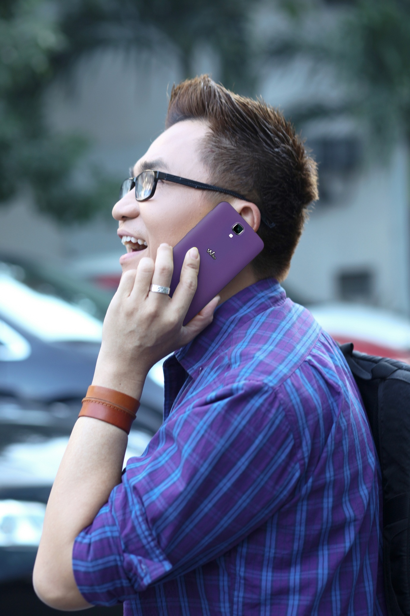 Đại Nghĩa thích màu tím - màu đại diện cho nội tâm, cảm xúc, chiếc Wiko Bloom mới tậu của anh cũng không thoát khỏi màu tím ưa thích.