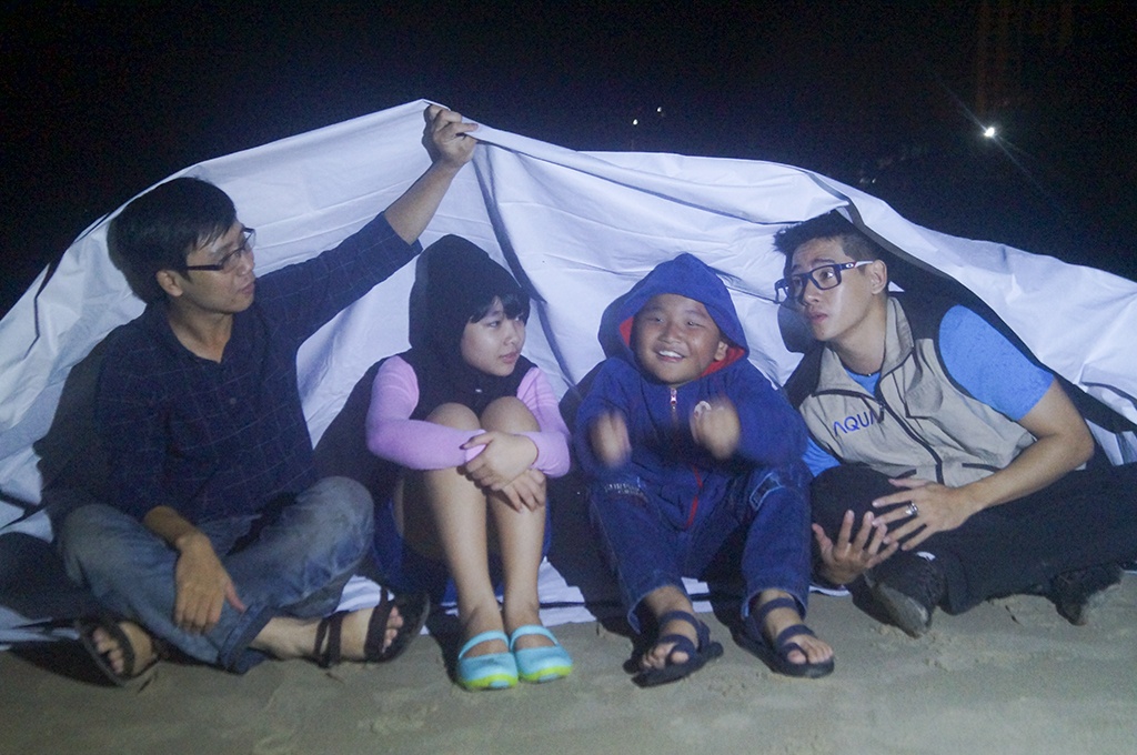 Phung Ngoc Huy ngam sao luc nua dem hinh anh