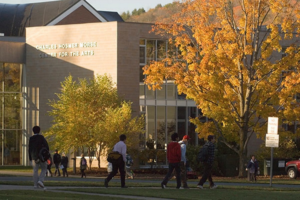 Trường St. Johnsbury Academy.
