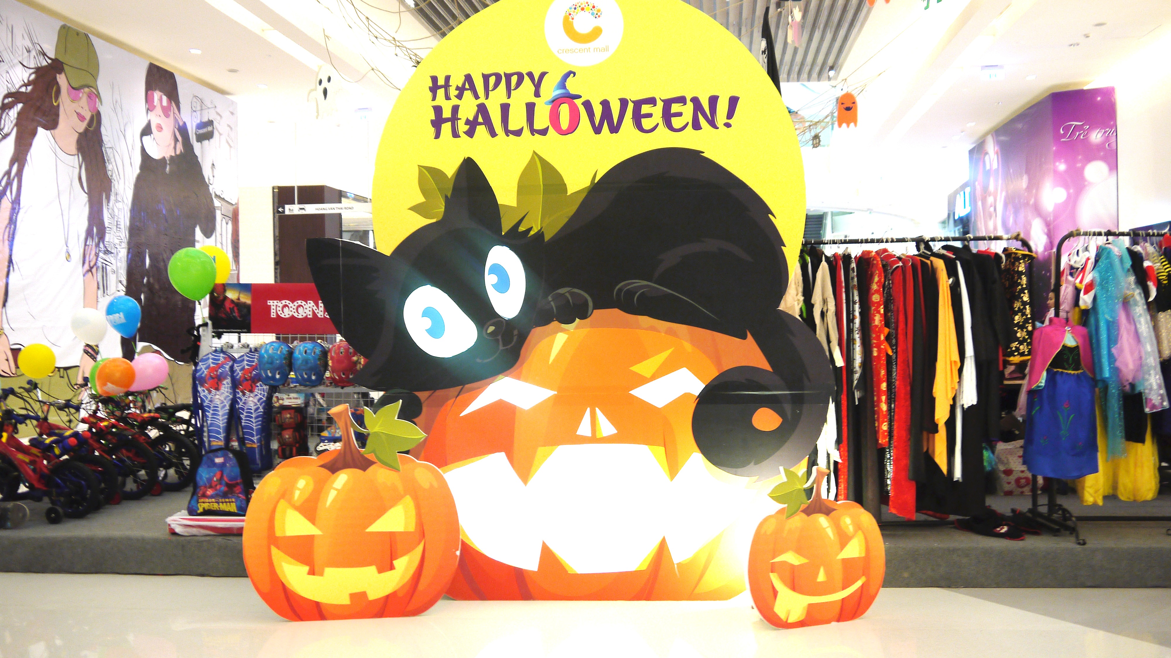 Su kien Halloween hap dan tai Crescent Mall hinh anh