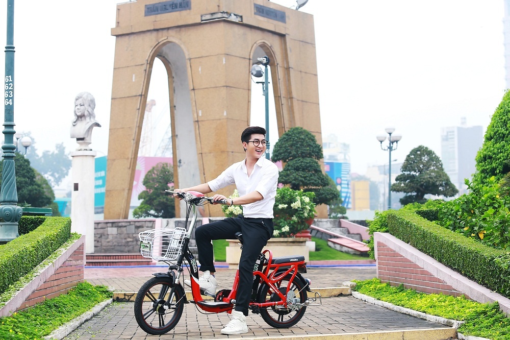 Su dung xe dap dien de tiet kiem chi tieu hinh anh