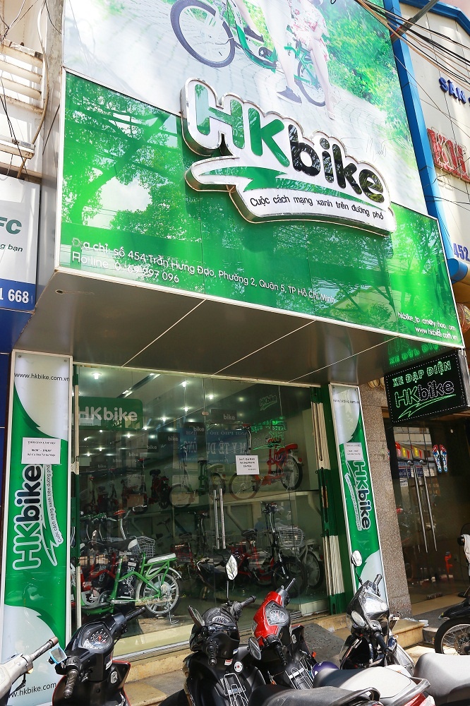 Showroom HKbike TP.HCM hiện đặt tại 454 Trần Hưng Đạo, phường 2, quận 5. Hãng áp dụng chế độ bảo hành 3 năm cho khung xe và động cơ, 2 năm cho pin và một đổi một pin trong năm đầu tiên. Đây là chế độ bảo hành tốt trên thị trường hiện nay.