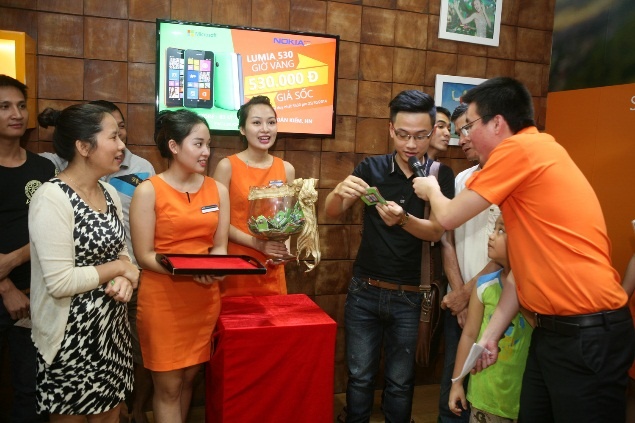    Tiết mục bốc thăm để chọn ra người may mắn sở hữu Lumia 530 giá mềm.