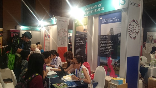 Hoi thao du hoc Anh, tang 530 USD le phi xin visa hinh anh