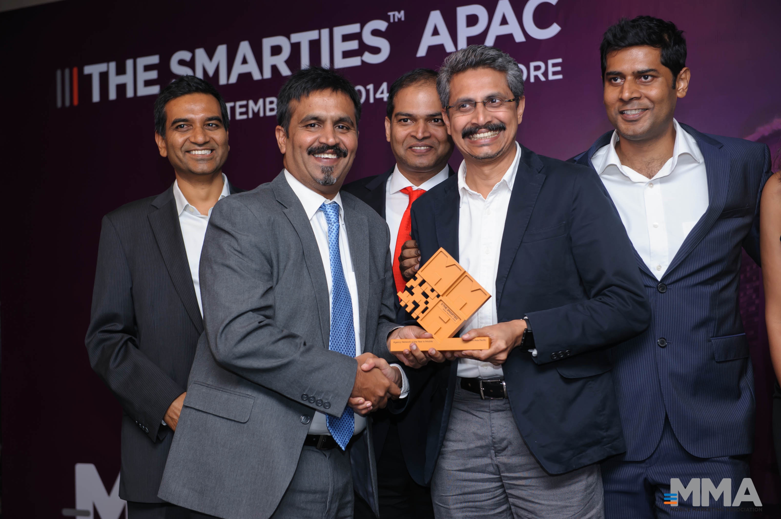 Nhan to kich hoat su tang truong tiep thi di dong Viet Nam hinh anh