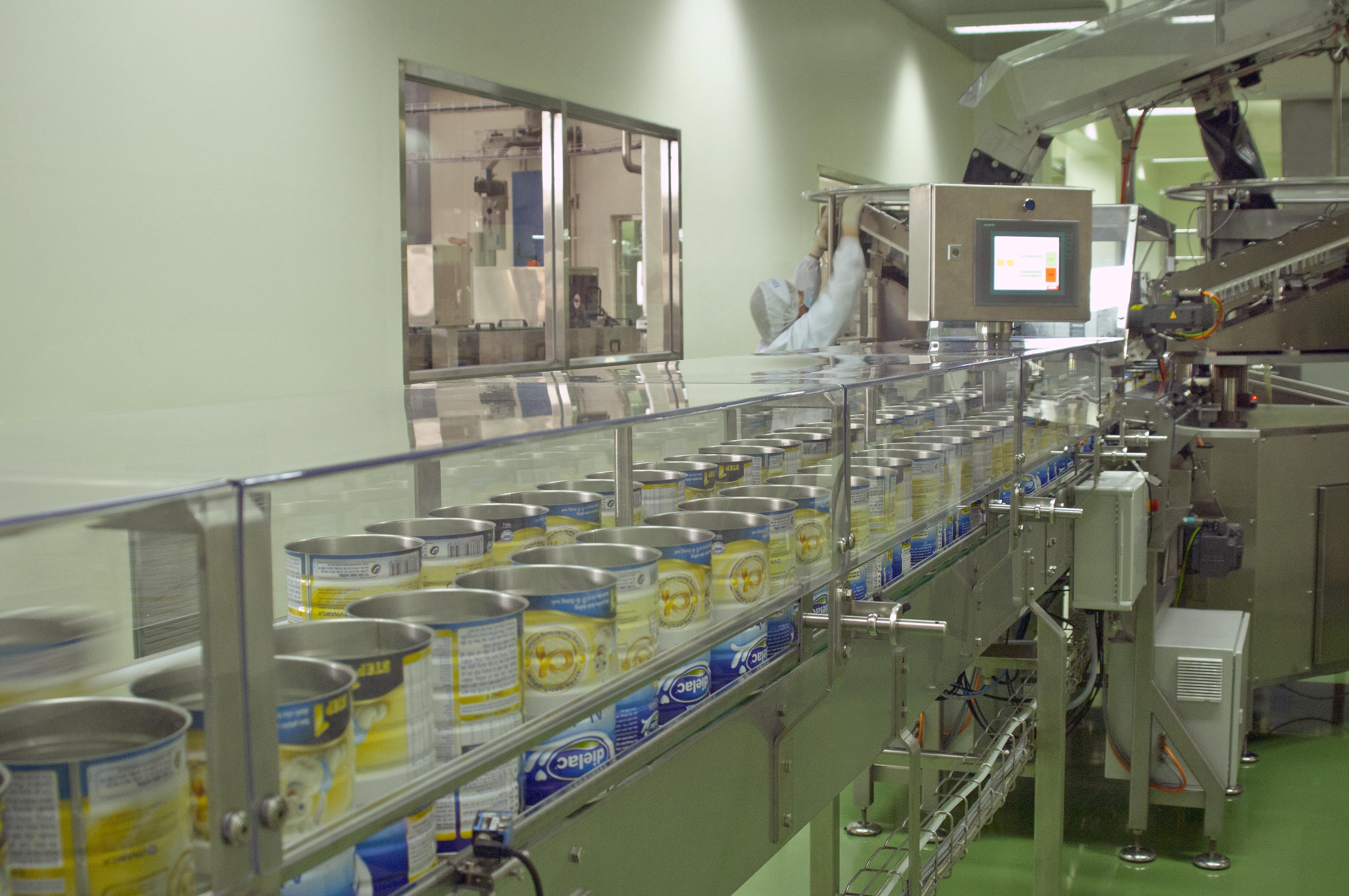 Vinamilk đã tạo bước đột phá mới cho thị trường sữa bột Việt Nam khi đưa vào vận hành Nhà máy Sữa bột Trẻ em Việt Nam với công suất 54.000 tấn/năm, góp phần đáp ứng được nhu cầu về sữa cho hơn 700.000 trẻ em/năm.