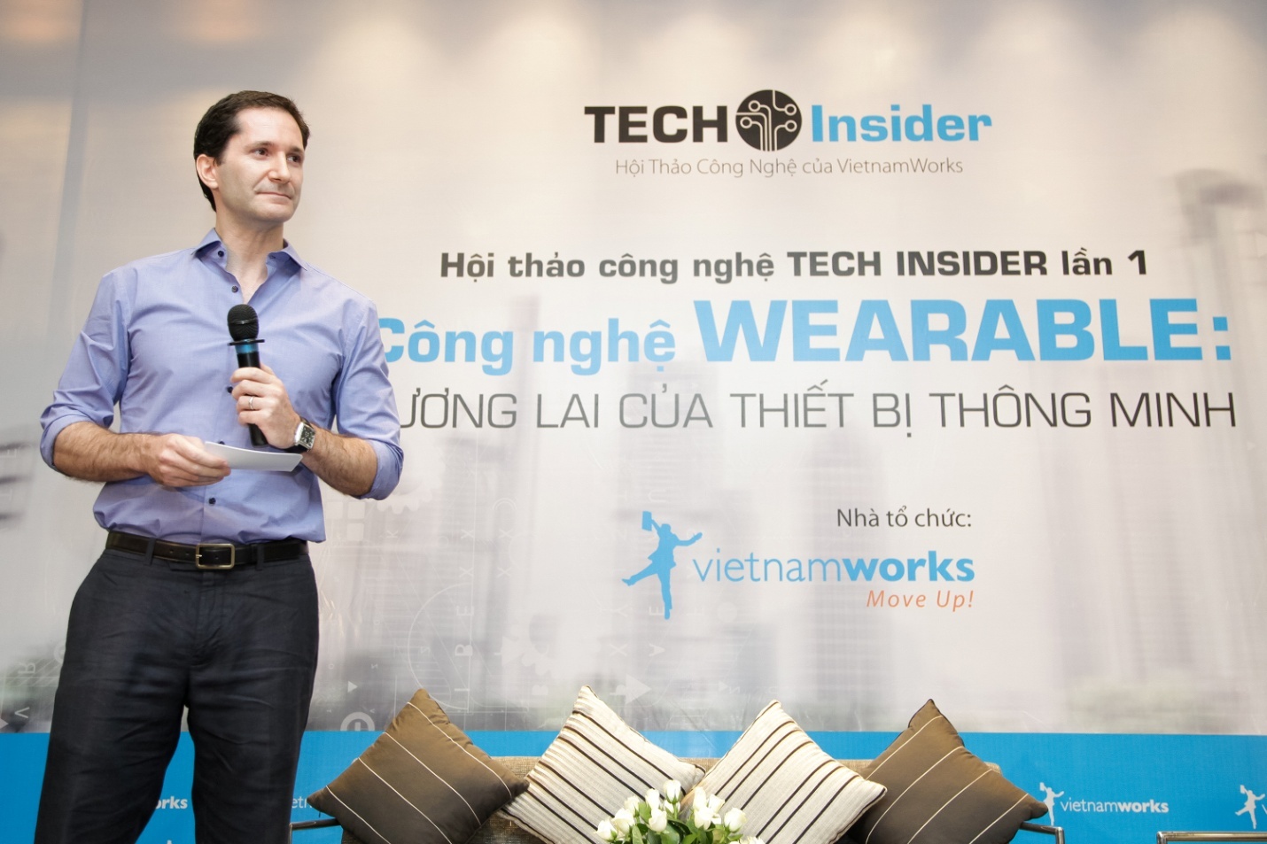 Ông Jonah Levey, Nhà sáng lập và Giám đốc điều hành của VietnamWorks, phát biểu tại hội thảo TECH Insider lần 1 ngày 25/10.