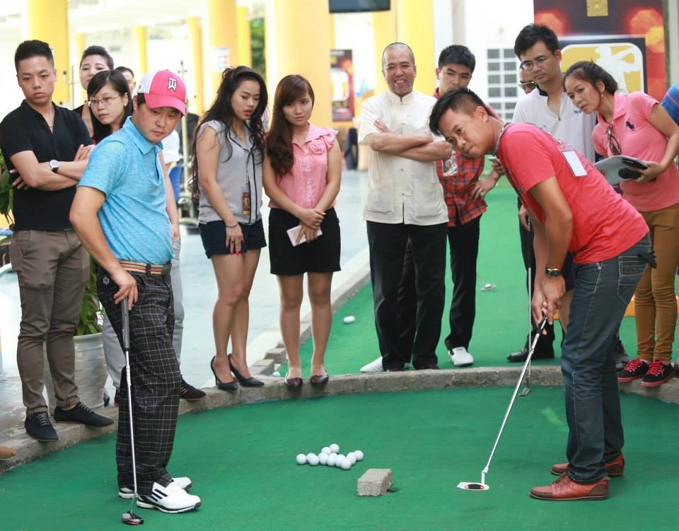 Thoa dam me choi golf tai Golf Day hinh anh