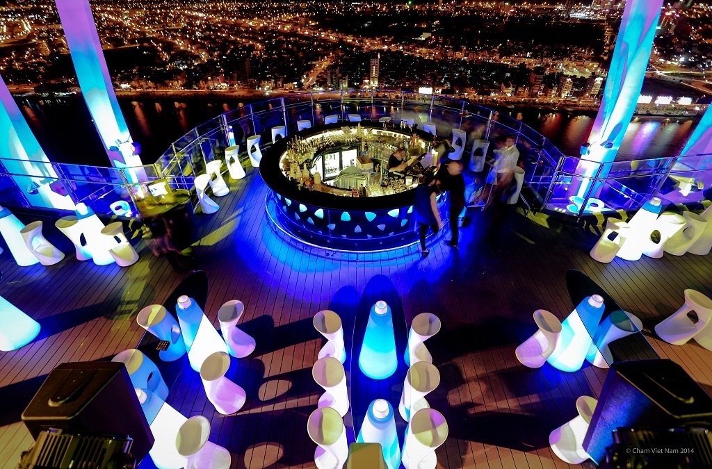 Bung no dem Halloween voi Quan Rapsoul va MrT tai SKY36 hinh anh