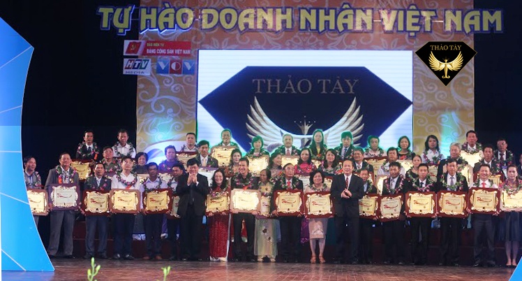 Doanh nhân vinh dự nhận giải thưởng Tâm và Tín.