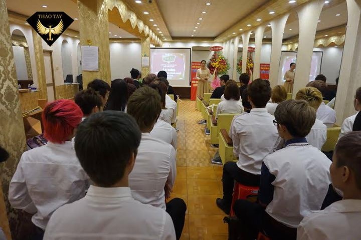 Học viên tham gia lớp học về kĩ năng mềm.