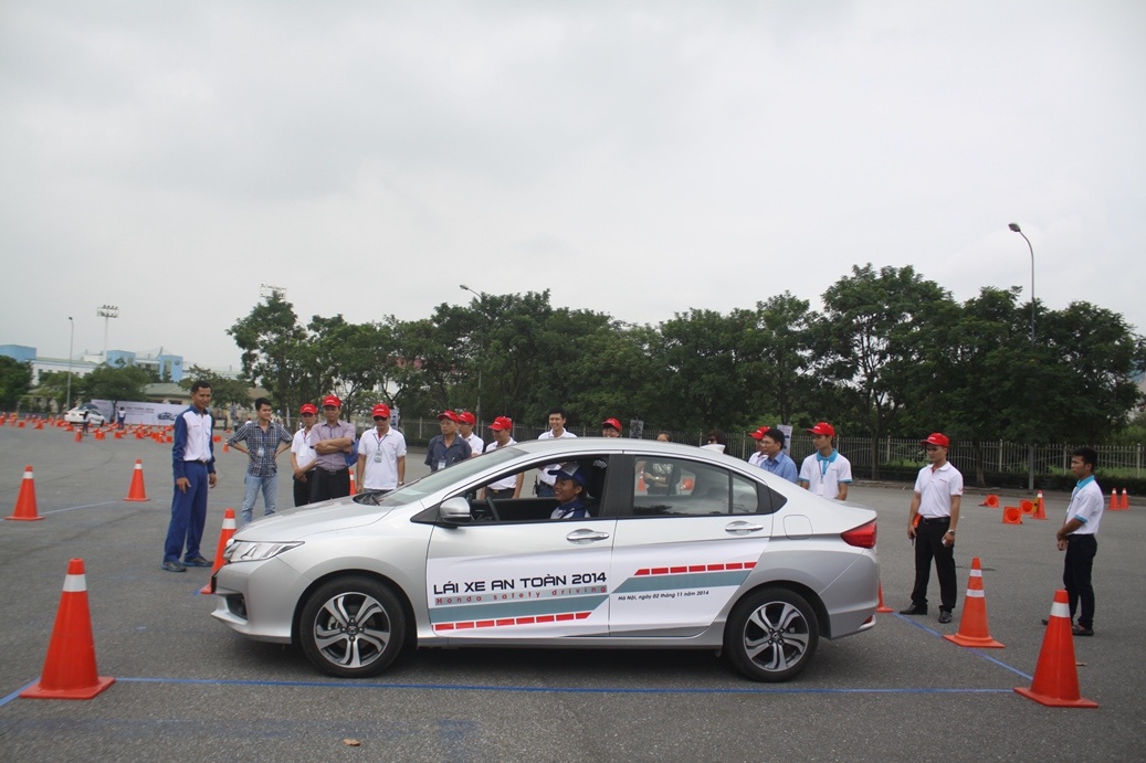 Honda Viet Nam day manh huong dan lai xe an toan hinh anh