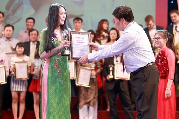 Phi Thanh Van: 'My pham cong ty toi co giay phep ro rang' hinh anh