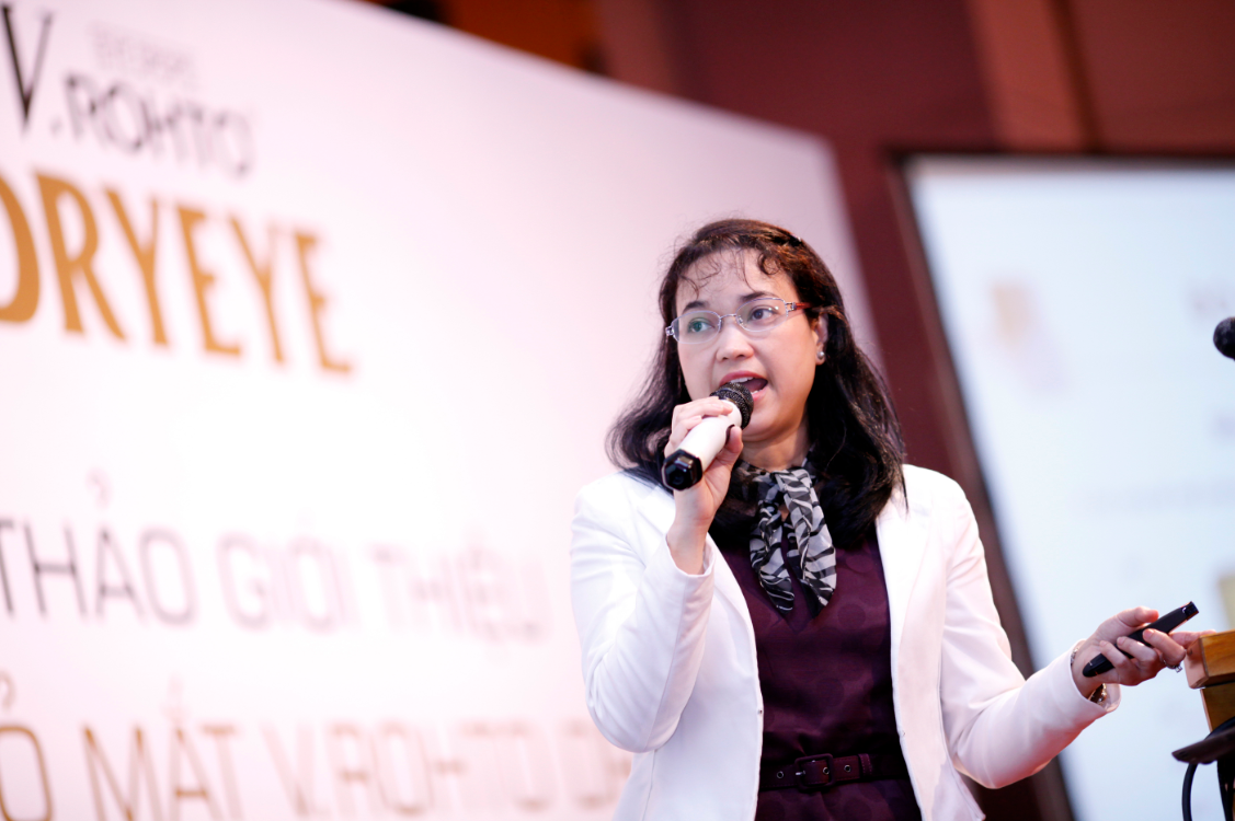 V.Rohto Dryeye - thuoc nho mat tri kho mat hinh anh