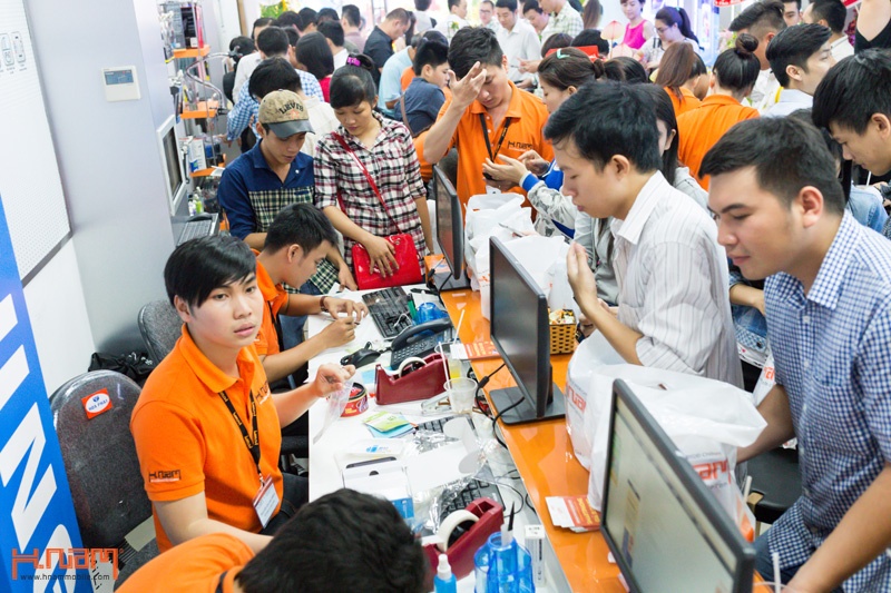 Hnam Mobile khai truong dai ly thu 12 hinh anh